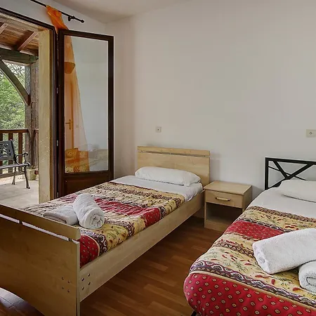 Domme 6 Beds 8p Secluded Woodland With Pool *